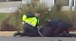 VIDEO Policija u SAD-u brutalno pretukla ženu palicom tijekom rutinske provjere